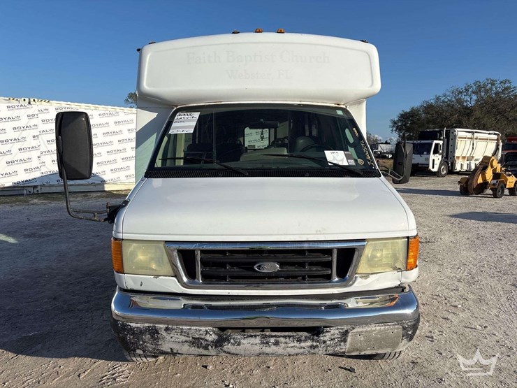 2003-ford-e450-image-45