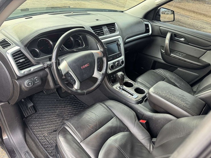 2016-gmc-acadia-slt-image-12