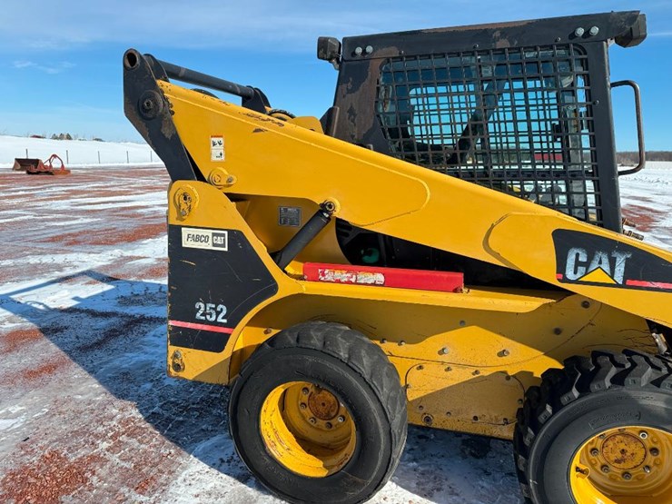 caterpillar-252-image-19