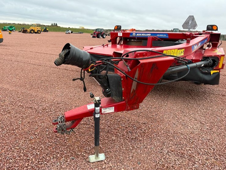 new-holland-210-image-8