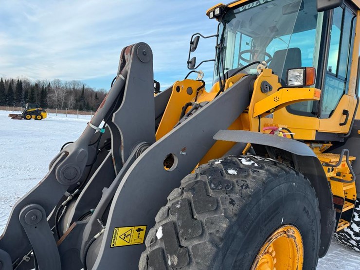 2015-volvo-l90g-image-29