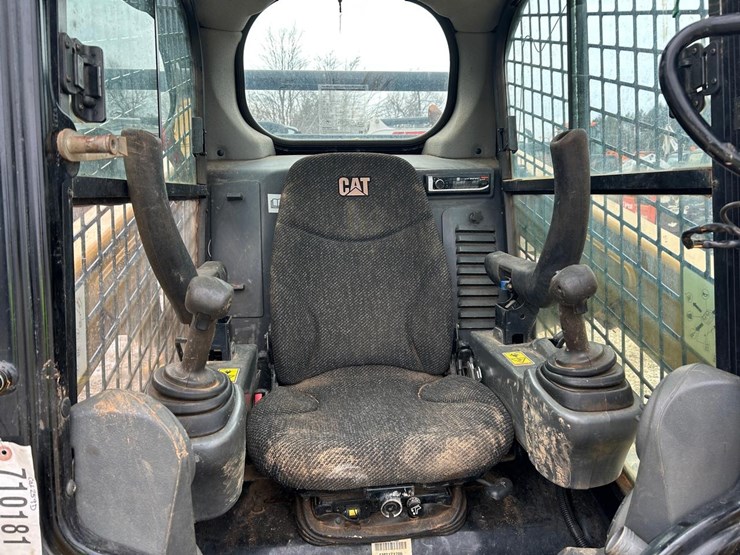 2017-caterpillar-259d-image-19