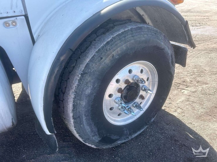 2005-peterbilt-357-image-21