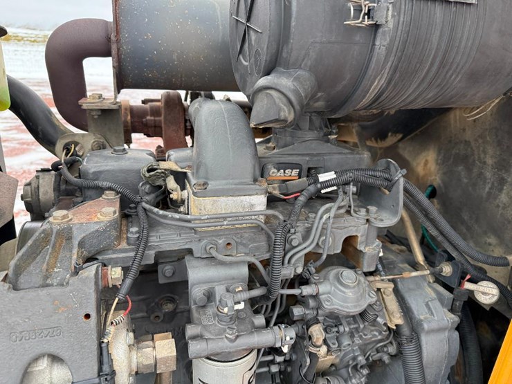 2011-case-570m-xt-image-44