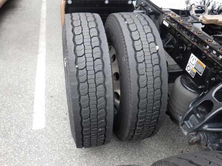 2022-kenworth-t680-image-15