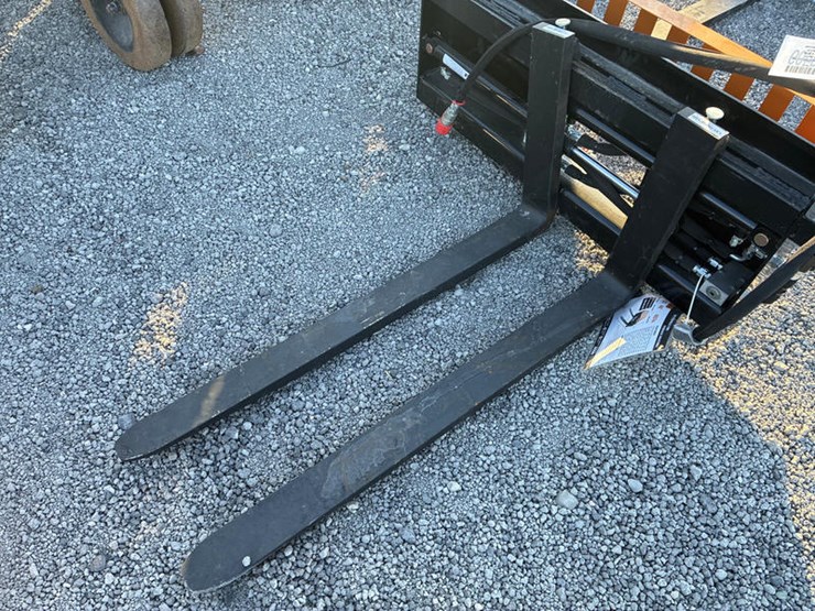 #115409-•-skidsteer-pallet-forks-hyd-adj-image-2