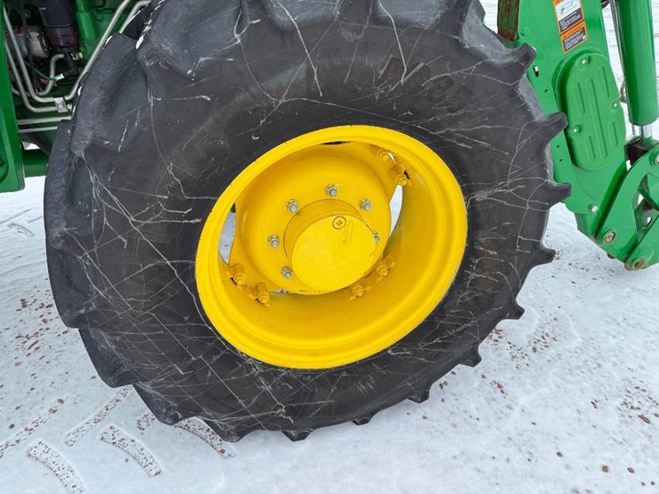 john-deere-6105e-image-11