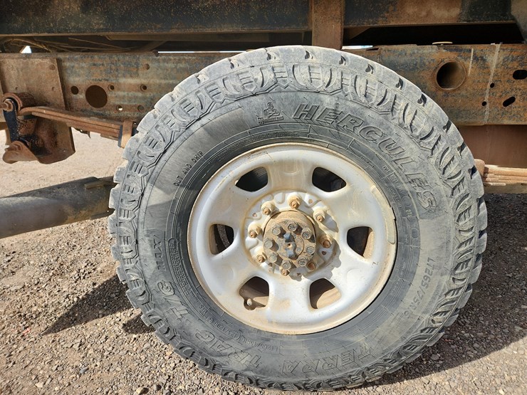 2009-gmc-3500-image-27