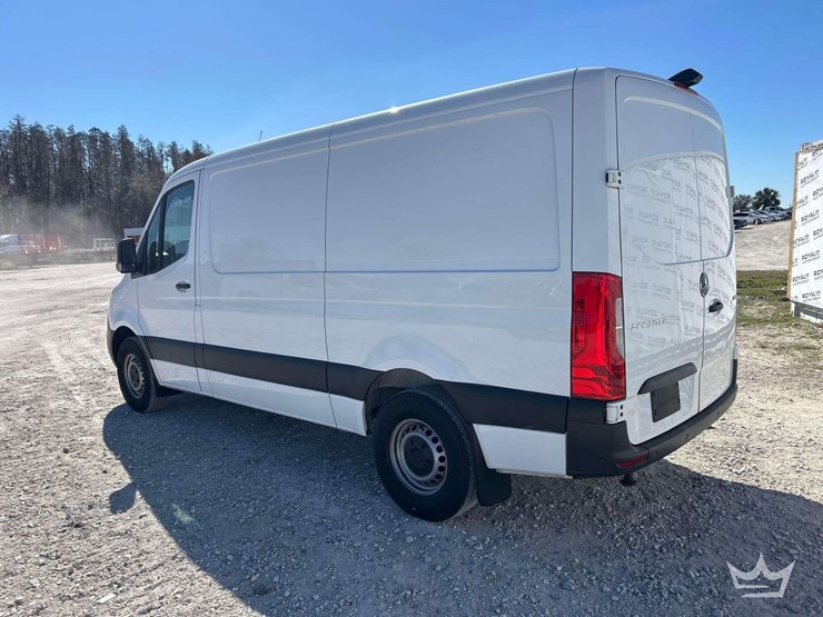 2022-mercedes-benz-sprinter-1500-image-4