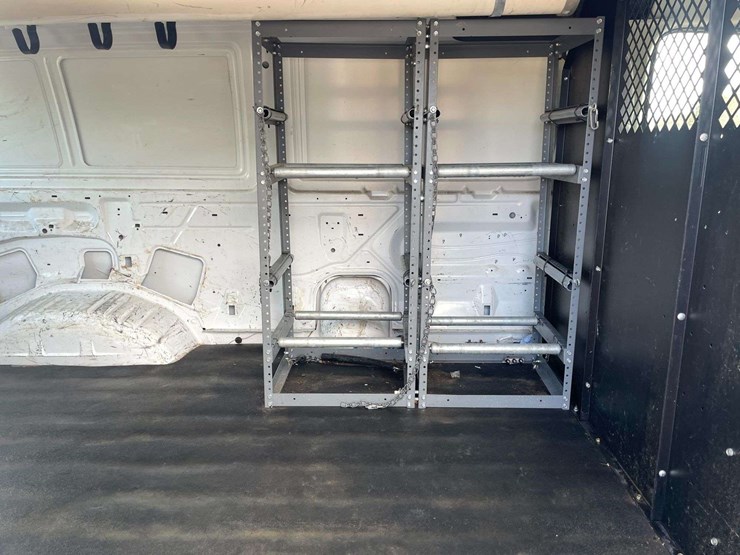 2014-ford-cargo-image-15