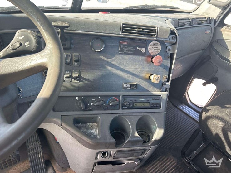 2007-freightliner-columbia-120-image-16