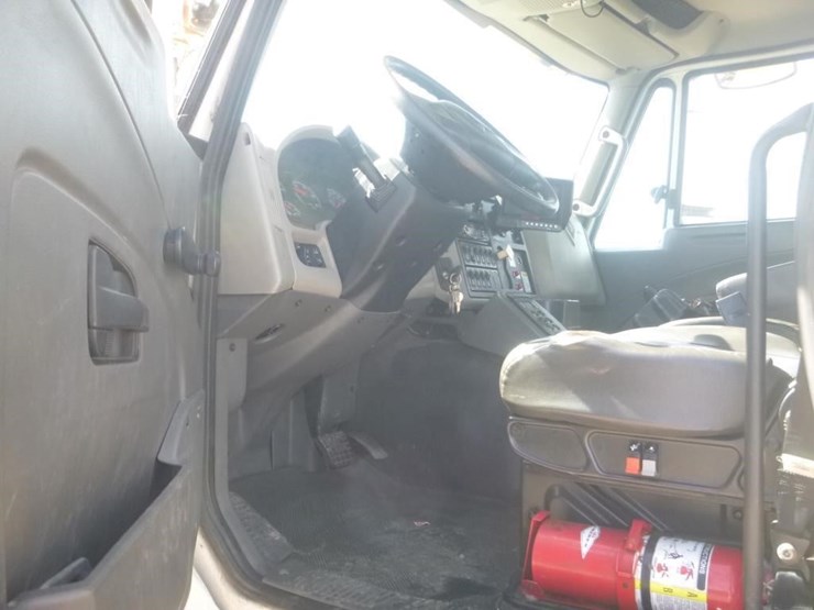 2013-international-7600-image-18