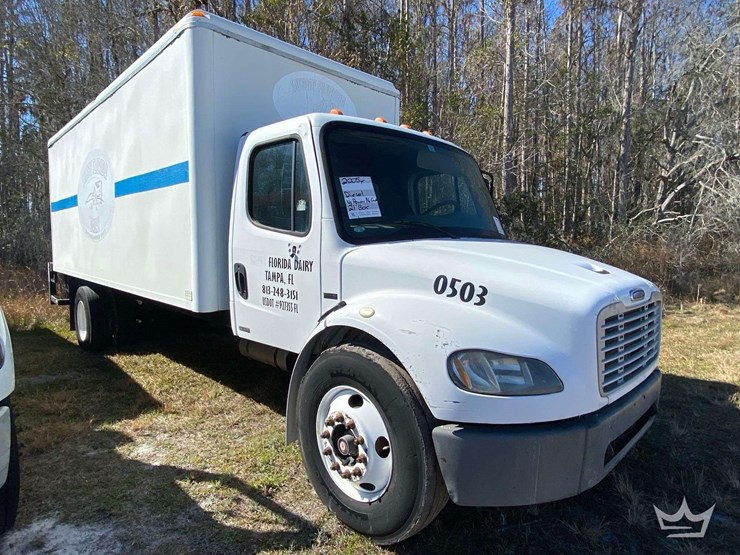 2005-freightliner-m2-106-image-2