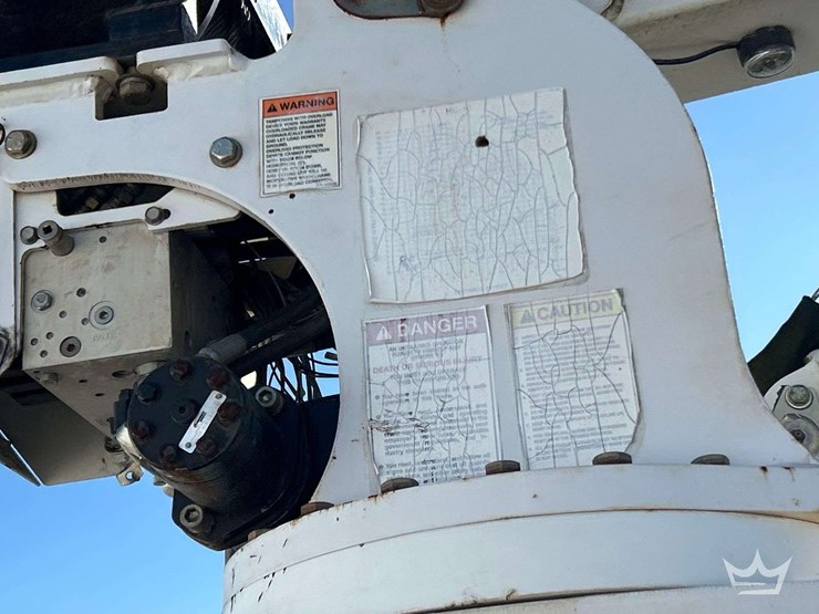 2017-freightliner-m2-106-image-31