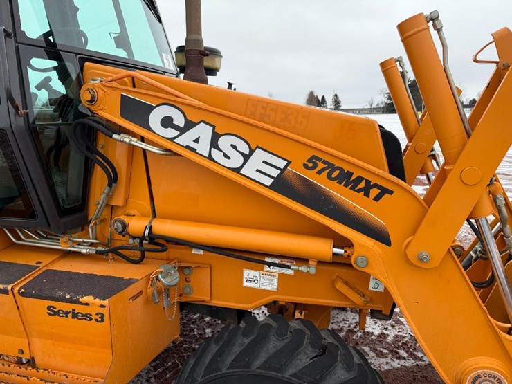 2011-case-570m-xt-image-34