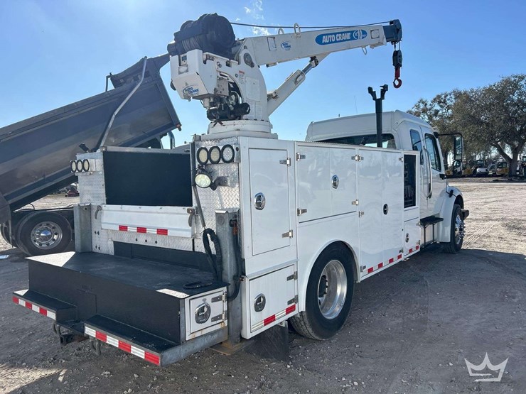 2017-freightliner-m2-106-image-3