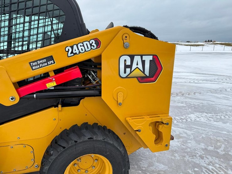 2022-caterpillar-246d3-image-9