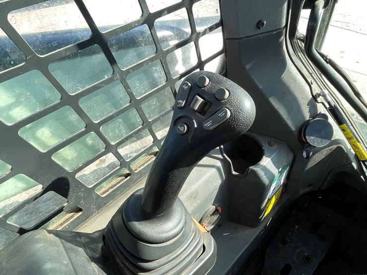 2022-bobcat-t76-image-47