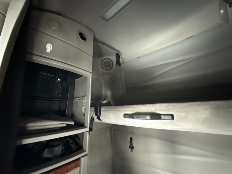 #30939-•-2012-volvo-vnl-tandem-axle-truck-tractor-image-36