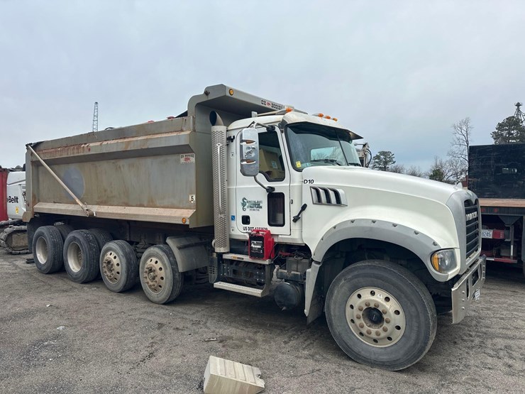 2019-mack-gr64f9-quad/a-dump-truck-image-1
