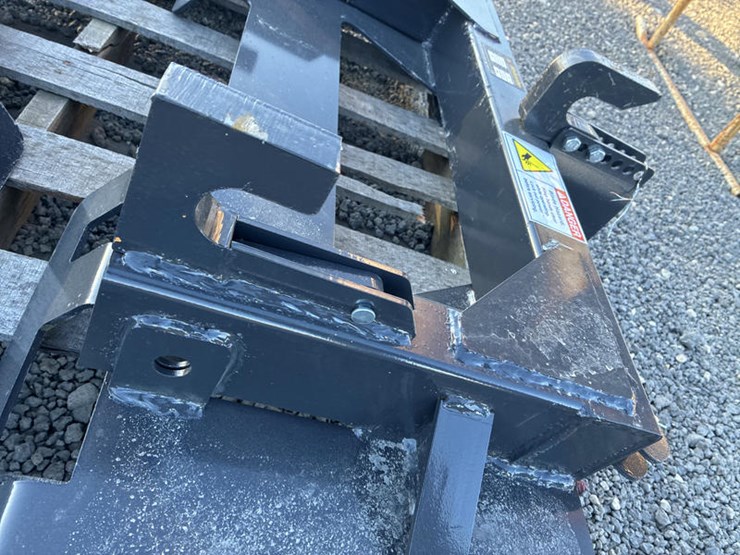 #115429-•-skidsteer-mt-3pt-hitches-image-3