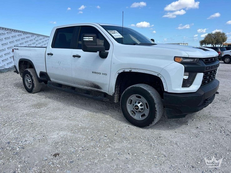2021-chevrolet-silverado-2500hd-image-2