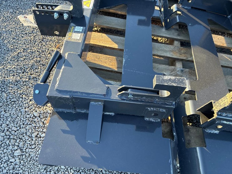 #115411-•-skidsteer-mt-3pt-hitches-image-3