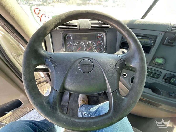 2016-freightliner-cascadia-125-image-13