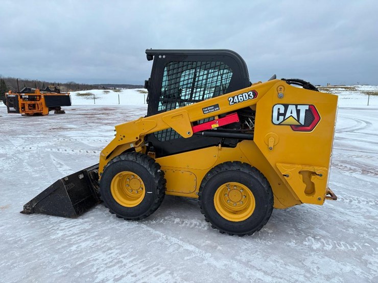 2022-caterpillar-246d3-image-6