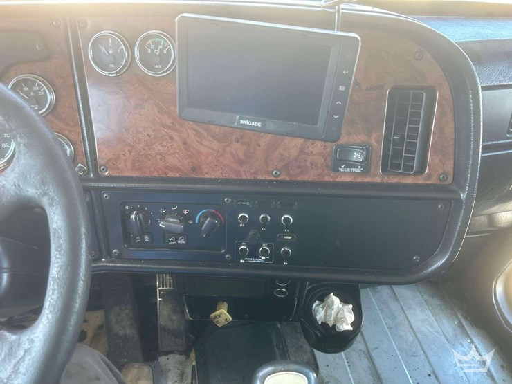 2005-peterbilt-357-image-26