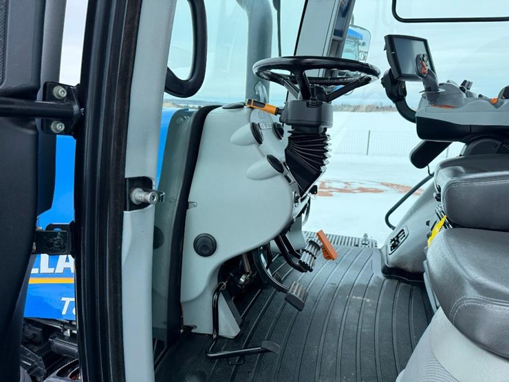 new-holland-t8.320-image-55