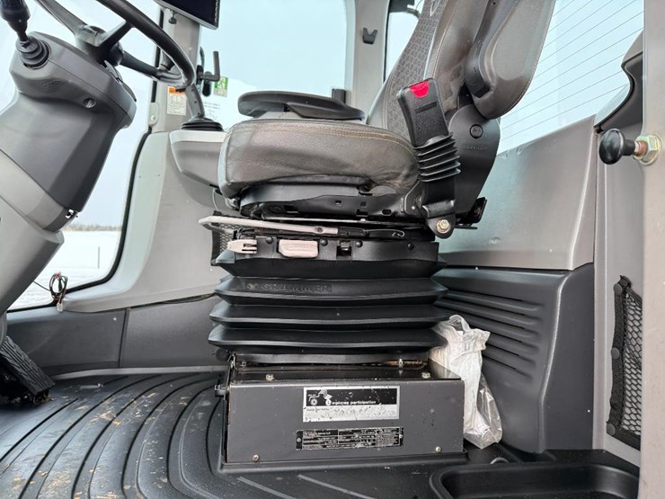 2019-case-621g-xt-image-55