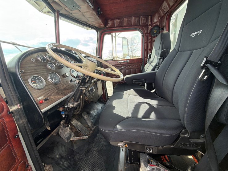 1981-peterbilt-359-image-16