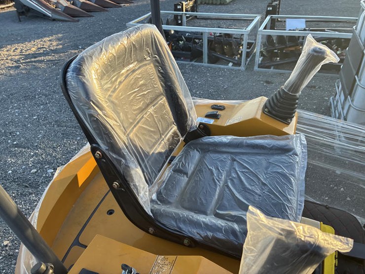 #115382-•-rt-15r-mini-excavator-image-11