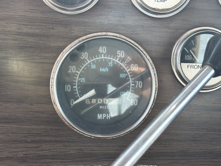 1981-peterbilt-359-image-22