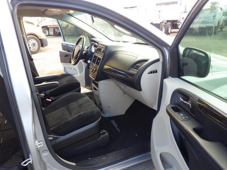 2015-dodge-grand-caravan-image-6