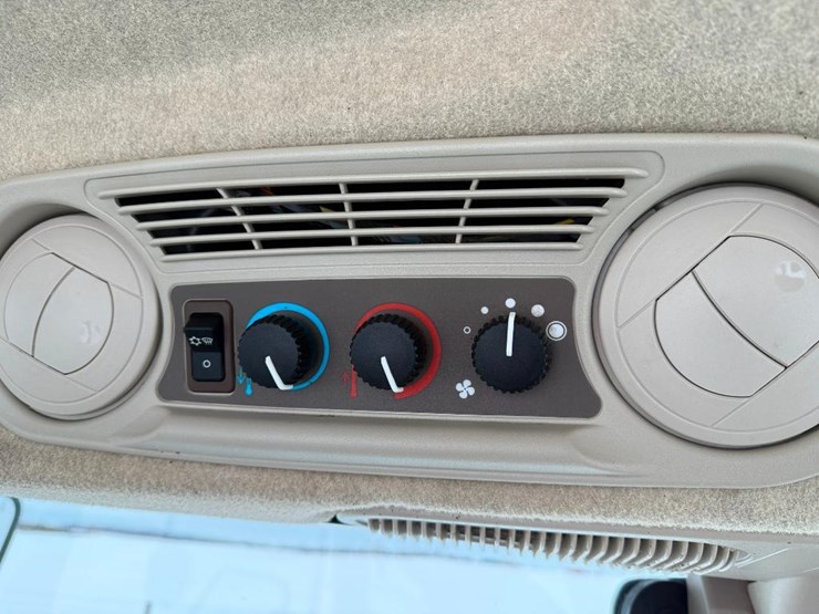 john-deere-6105e-image-67