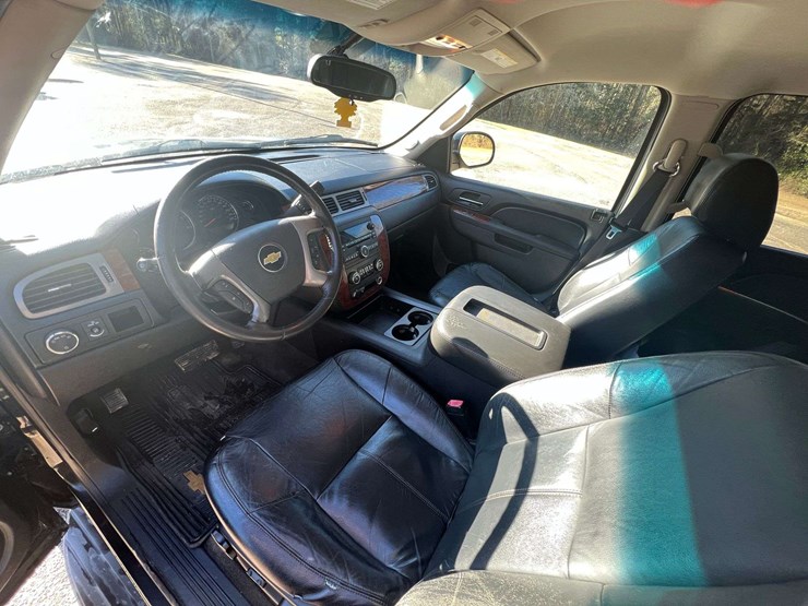2011-chevrolet-tahoe-image-11