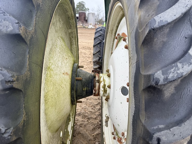 new-holland-tm135-image-11