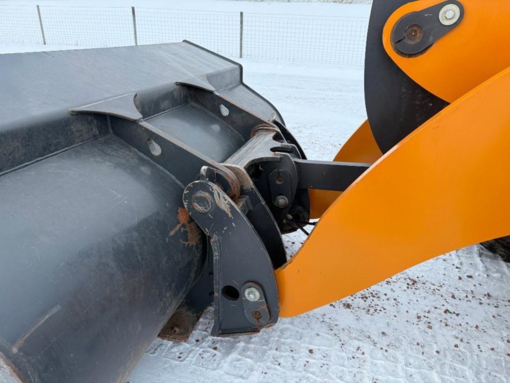 2023-case-621g-xr-image-41