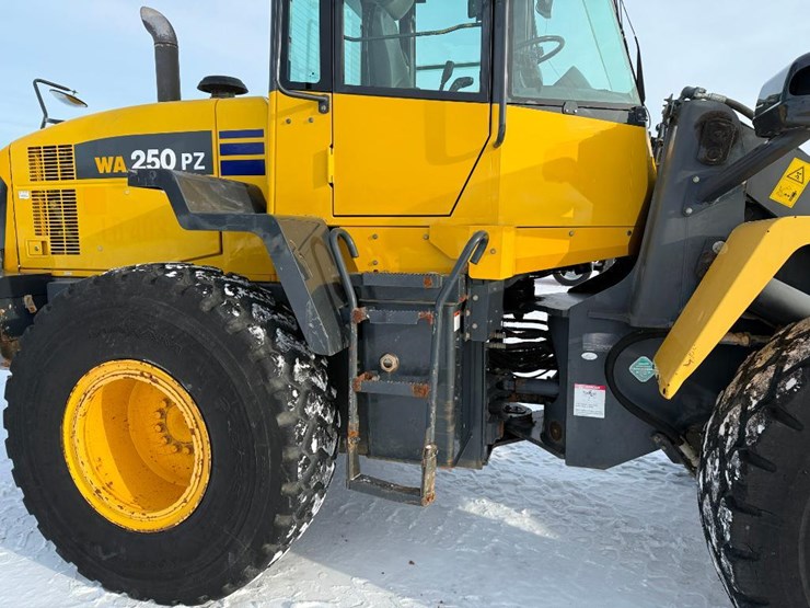 2011-komatsu-wa250pz-6-image-11