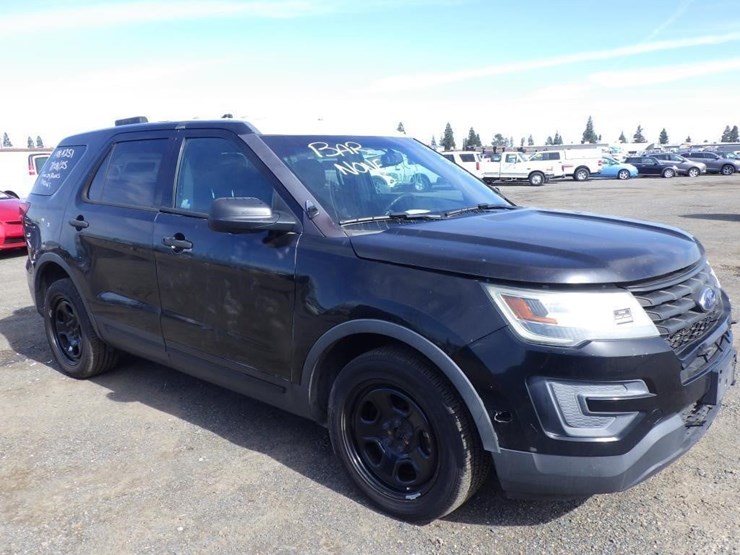 2016-ford-explorer-image-2