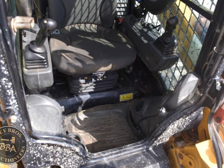 2020-caterpillar-299d3-image-51