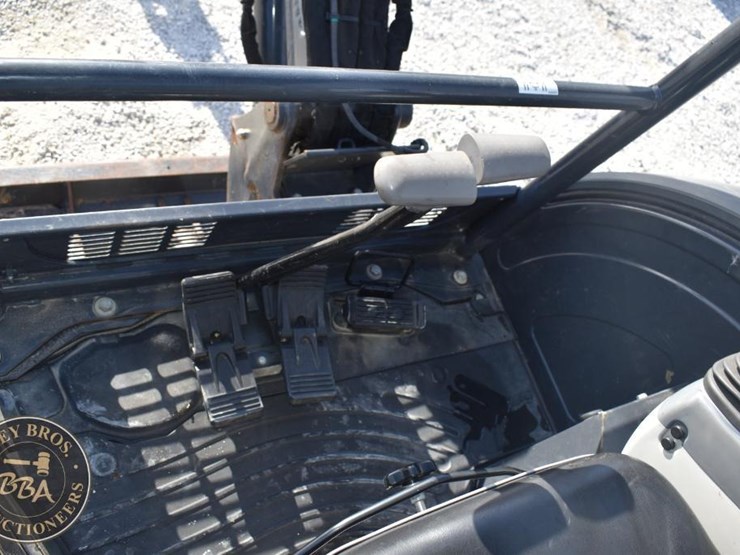 2021-deere-26g-image-45