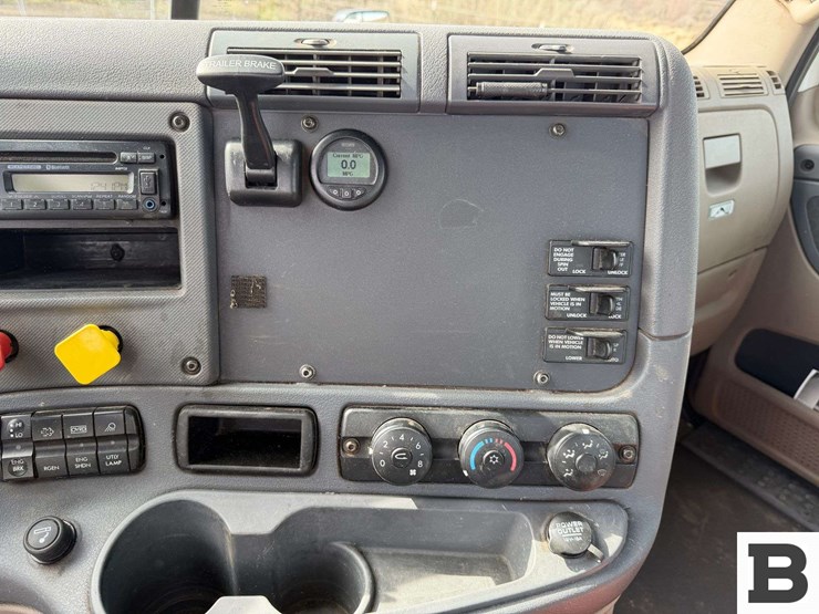 2017-freightliner-cascadia-125-image-63