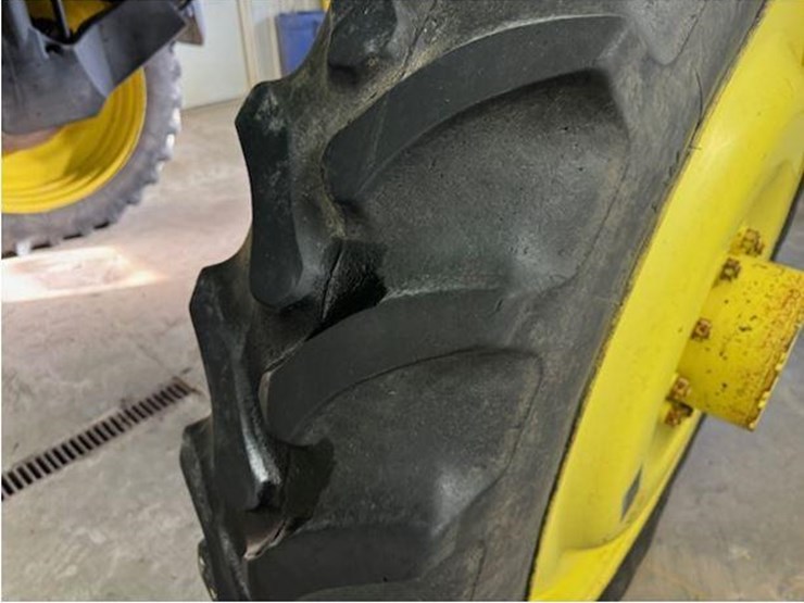 2004-john-deere-4710-image-26