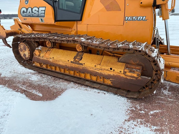 2011-case-1650l-xlt-image-21