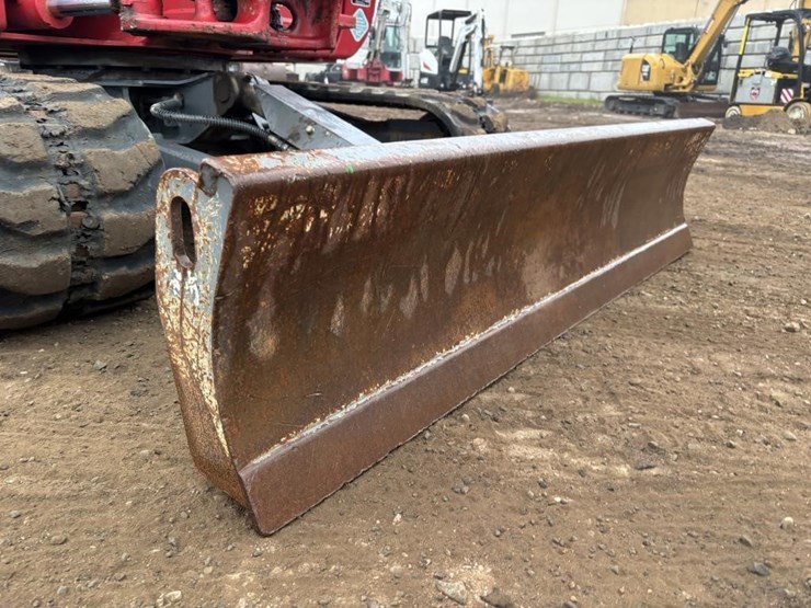 2021-takeuchi-tb240-image-10