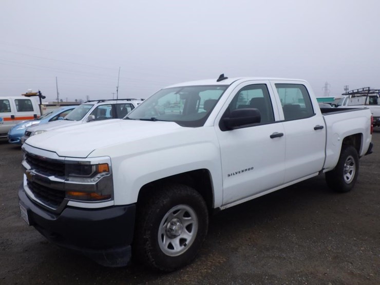 2018-chevrolet-1500-image-1