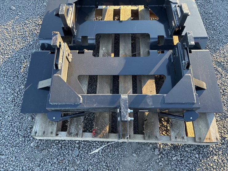 #115412-•-skidsteer-mt-3pt-hitches-image-1